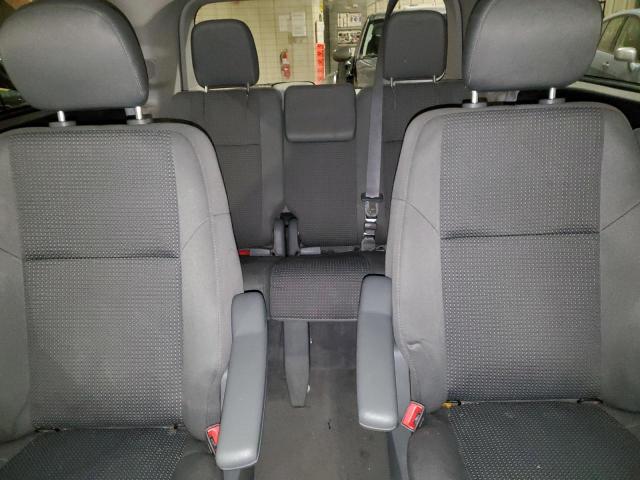 2V4RW4DGXBR740674 - 2011 VOLKSWAGEN ROUTAN S WHITE photo 10