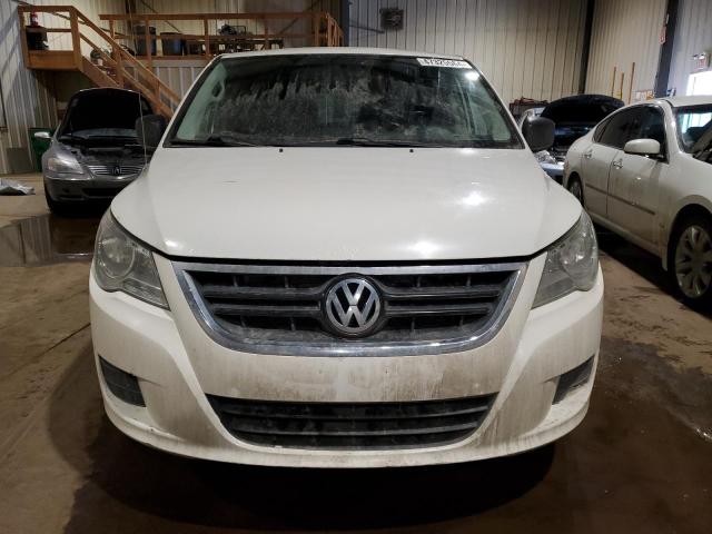 2V4RW4DGXBR740674 - 2011 VOLKSWAGEN ROUTAN S WHITE photo 5