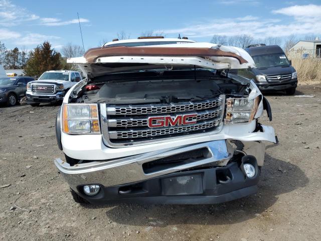 1GT220CG4DZ367089 - 2013 GMC SIERRA K2500 SLE WHITE photo 5