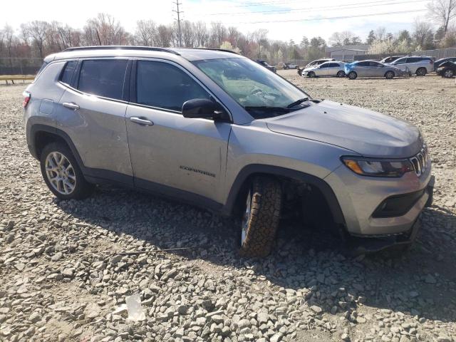 3C4NJDFN4PT531325 - 2023 JEEP COMPASS LATITUDE LUX SILVER photo 4