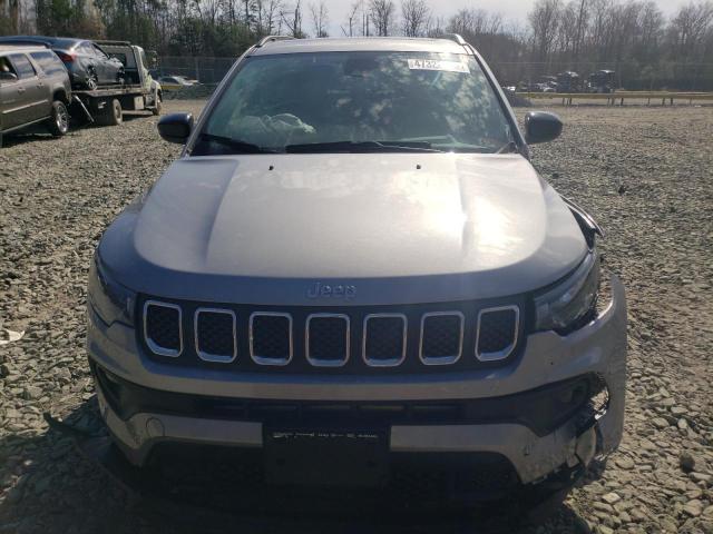 3C4NJDFN4PT531325 - 2023 JEEP COMPASS LATITUDE LUX SILVER photo 5