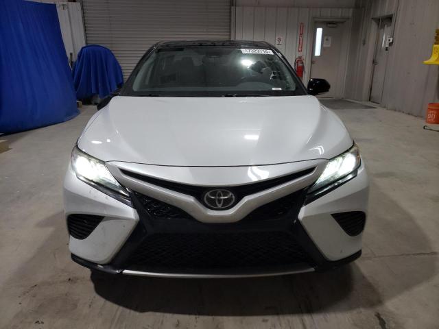 4T1B61HK2KU241889 - 2019 TOYOTA CAMRY XSE WHITE photo 5