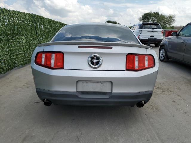 1ZVBP8AM3C5269070 - 2012 FORD MUSTANG SILVER photo 6