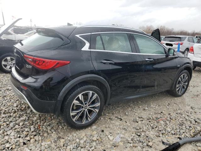 SJKCH5CR0JA049205 - 2018 INFINITI QX30 BASE 黑色 照片 3