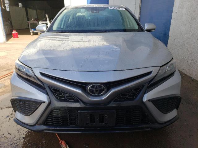 4T1G11BKXRU117991 - 2024 TOYOTA CAMRY SE NIGHT SHADE GRAY photo 5