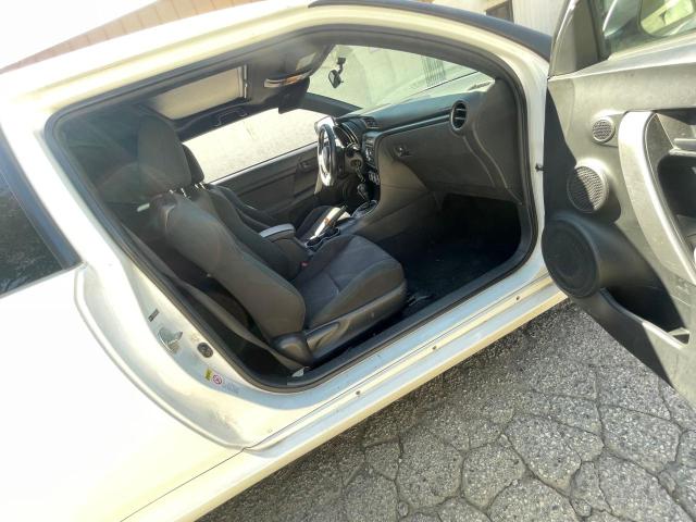 JTKJF5C70B3019215 - 2011 TOYOTA SCION TC WHITE photo 5
