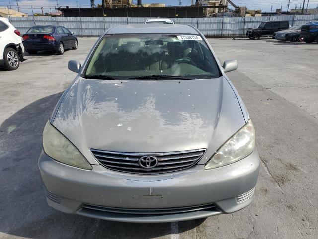 4T1BE32K45U538366 - 2005 TOYOTA CAMRY LE GRAY photo 5