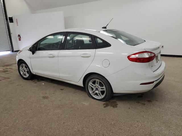 3FADP4BJ3JM128716 - 2018 FORD FIESTA SE WHITE photo 2