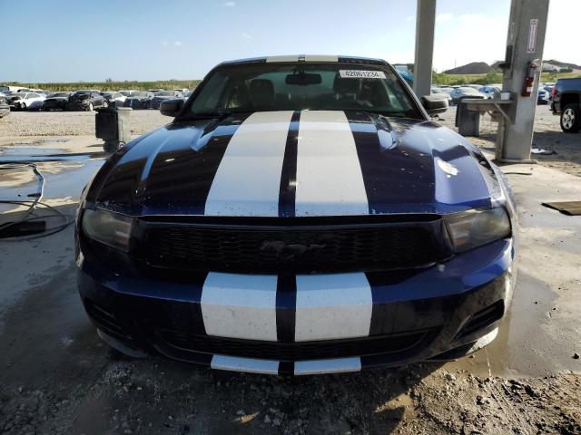 1ZVBP8AN7A5170659 - 2010 FORD MUSTANG BLUE photo 5