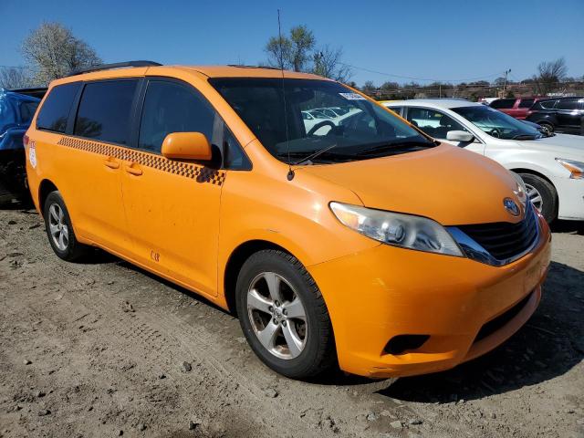 5TDKK3DC7DS338927 - 2013 TOYOTA SIENNA LE ORANGE photo 4