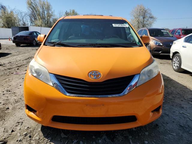 5TDKK3DC7DS338927 - 2013 TOYOTA SIENNA LE ORANGE photo 5