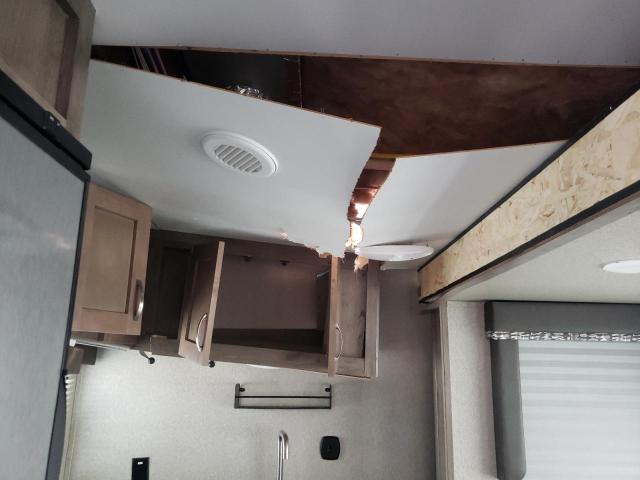 4YDT30F27J1532268 - 2018 KEYSTONE SPRINTER WHITE photo 9