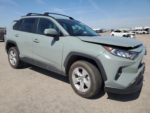 2T3W1RFV6LW102868 - 2020 TOYOTA RAV4 XLE GRAY photo 4