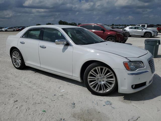 2C3CCAETXEH200646 - 2014 CHRYSLER 300C WHITE photo 4