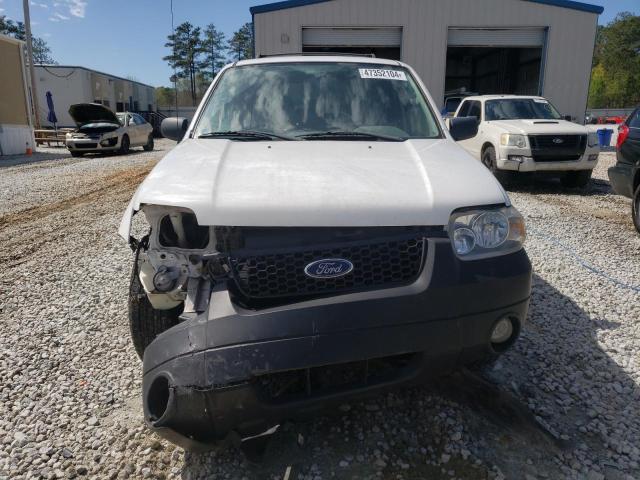 1FMYU03Z66KA76932 - 2006 FORD ESCAPE XLT WHITE photo 5