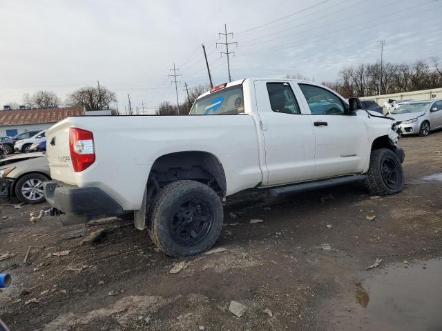 5TFUW5F1XJX733520 - 2018 TOYOTA TUNDRA DOUBLE CAB SR/SR5 WHITE photo 3