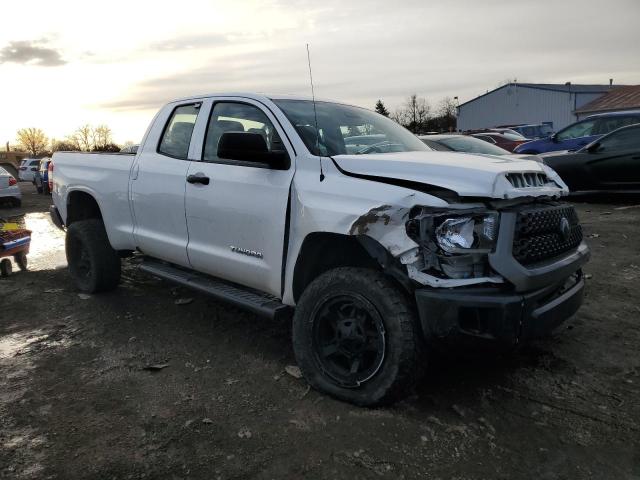 5TFUW5F1XJX733520 - 2018 TOYOTA TUNDRA DOUBLE CAB SR/SR5 WHITE photo 4