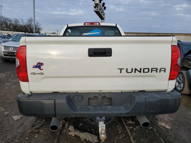 5TFUW5F1XJX733520 - 2018 TOYOTA TUNDRA DOUBLE CAB SR/SR5 WHITE photo 6
