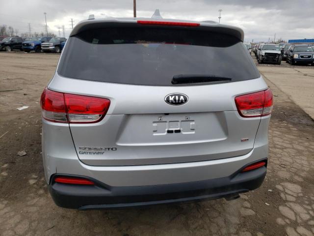 5XYPGDA33JG351815 - 2018 KIA SORENTO LX SILVER photo 6