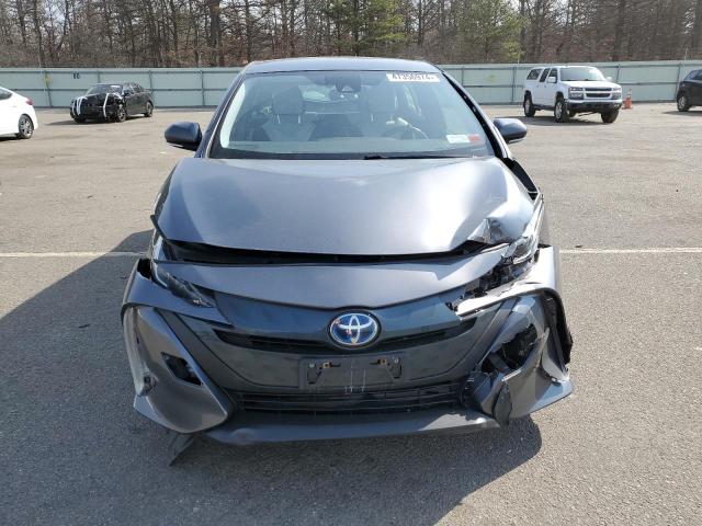 JTDKARFP8J3095437 - 2018 TOYOTA PRIUS PRIM ნაცრისფერი ფოტო 5