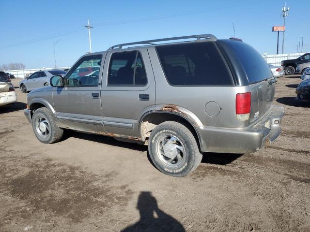 1GNDT13W81K251022 - 2001 CHEVROLET BLAZER SILVER photo 2