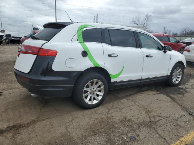 2LMHJ5NK1JBL00122 - 2018 LINCOLN MKT WHITE photo 3