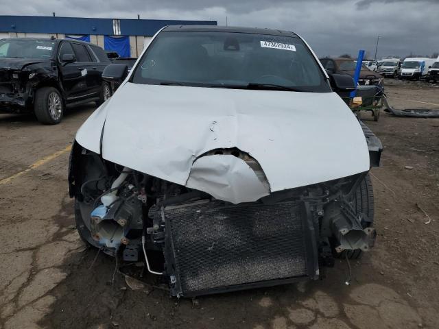 2LMHJ5NK1JBL00122 - 2018 LINCOLN MKT WHITE photo 5