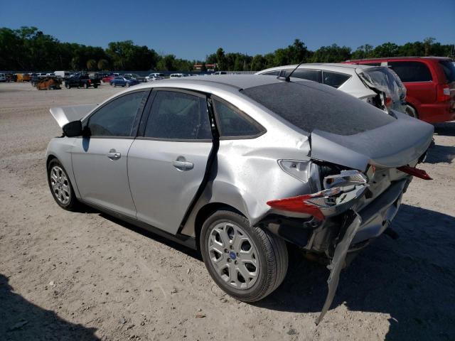 1FAHP3F27CL216798 - 2012 FORD FOCUS SE SILVER photo 2