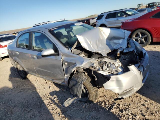 KL1TD56638B242511 - 2008 CHEVROLET AVEO BASE SILVER photo 4