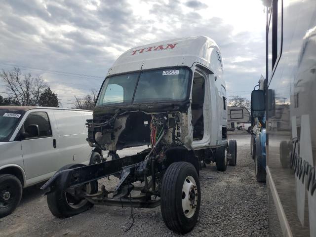 3AKJGLDV5DSFF7932 - 2013 FREIGHTLINER CASCADIA 1 WHITE photo 2