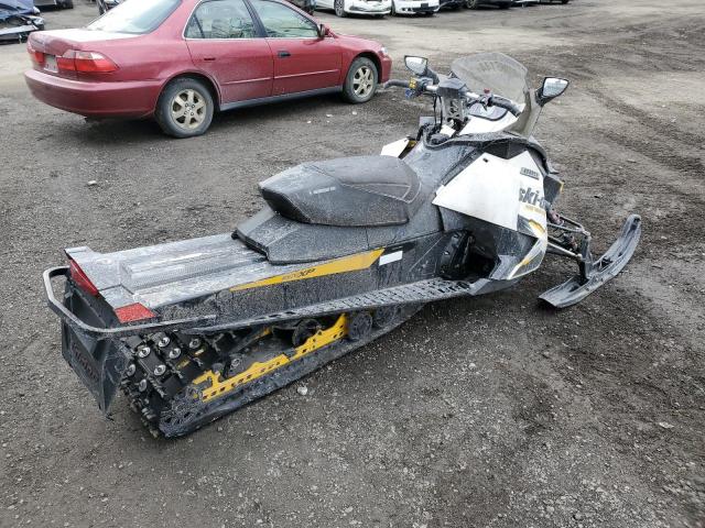 2BPSBACA3CV000007 - 2012 SKI DOO RENEGADE WHITE photo 4