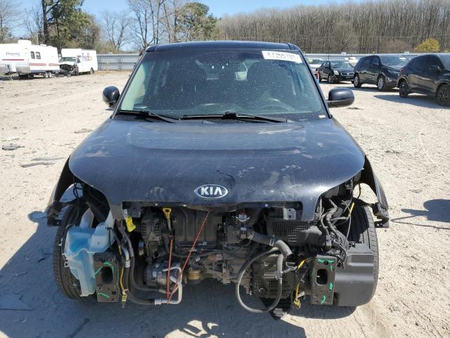 KNDJN2A27G7340927 - 2016 KIA SOUL BLACK photo 5