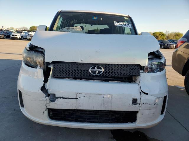 JTLKE50E091067745 - 2009 TOYOTA SCION XB WHITE photo 5