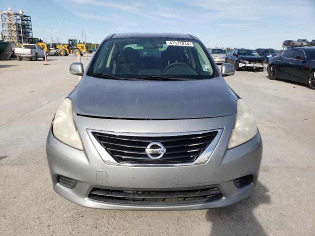 3N1CN7AP0CL905190 - 2012 NISSAN VERSA S GRAY photo 5