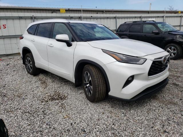 5TDGZRBH4NS589439 - 2022 TOYOTA HIGHLANDER XLE WHITE photo 4