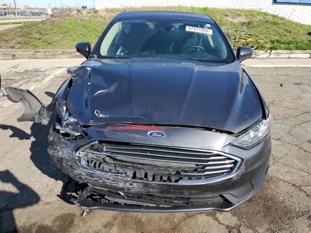 3FA6P0LU4KR196537 - 2019 FORD FUSION SE GRAY photo 5