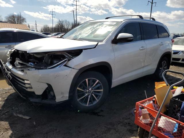 5TDJZRFH4JS489335 - 2018 TOYOTA HIGHLANDER SE WHITE photo 1