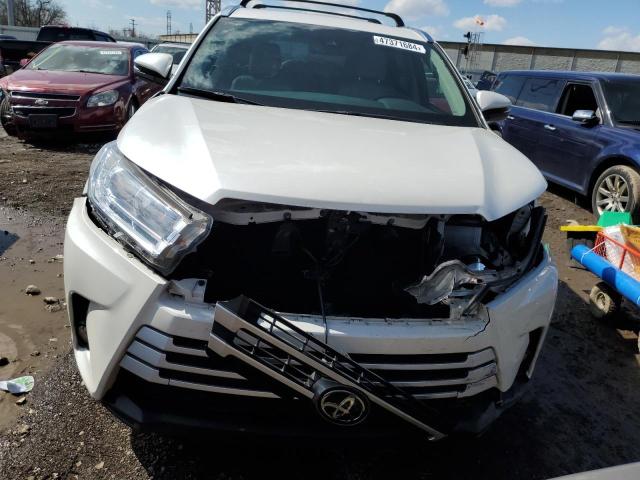 5TDJZRFH4JS489335 - 2018 TOYOTA HIGHLANDER SE WHITE photo 5