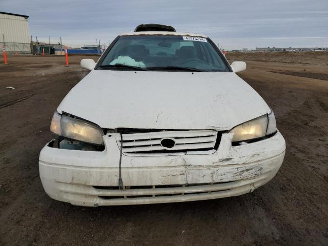 JT2BF22K8W0116209 - 1998 TOYOTA CAMRY CE WHITE photo 5