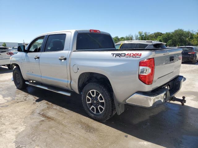 5TFDW5F15GX571563 - 2016 TOYOTA TUNDRA CREWMAX SR5 SILVER photo 2