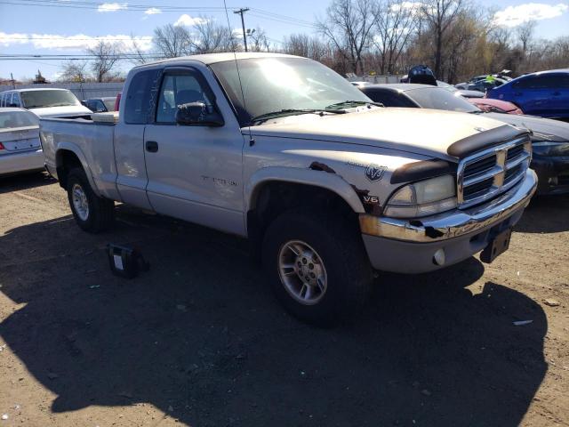 1B7GG22X2XS318653 - 1999 DODGE DAKOTA SILVER photo 4