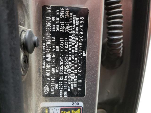 5XYKT3A10BG092958 - 2011 KIA SORENTO BASE SILVER photo 13