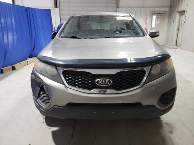 5XYKT3A10BG092958 - 2011 KIA SORENTO BASE SILVER photo 5