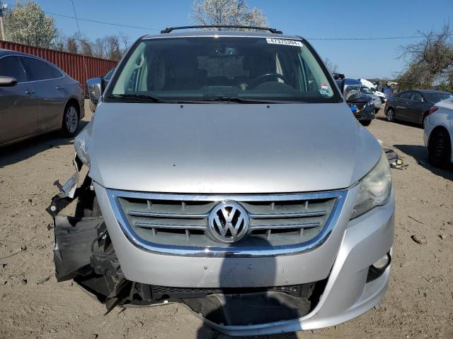 2V4RW6DX3AR260969 - 2010 VOLKSWAGEN ROUTAN SEL SILVER photo 5