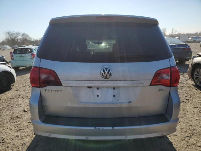 2V4RW6DX3AR260969 - 2010 VOLKSWAGEN ROUTAN SEL SILVER photo 6