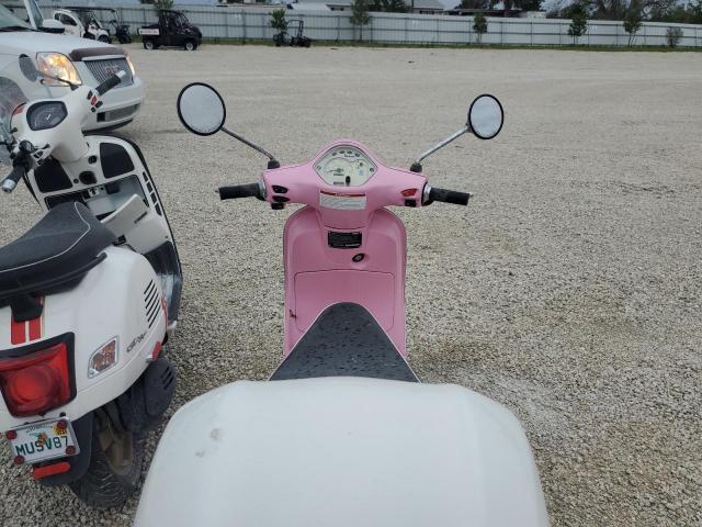 ZAPC386B9A5011075 - 2010 VESPA LX 50 PINK photo 5