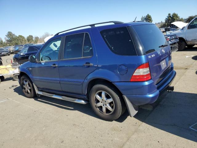 4JGAB54E81A233679 - 2001 MERCEDES-BENZ ML 320 BLUE photo 2