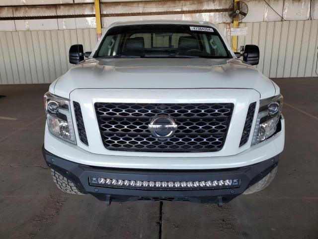 1N6AA1E56JN509961 - 2018 NISSAN TITAN SV WHITE photo 5