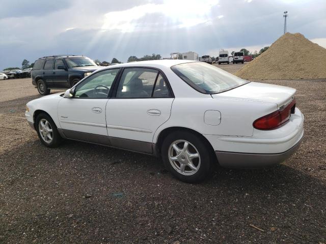 2G4WF5514Y1279116 - 2000 BUICK REGAL GS WHITE photo 2