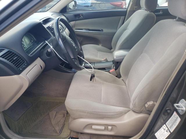 JTDBE32K820023460 - 2002 TOYOTA CAMRY LE GRAY photo 7